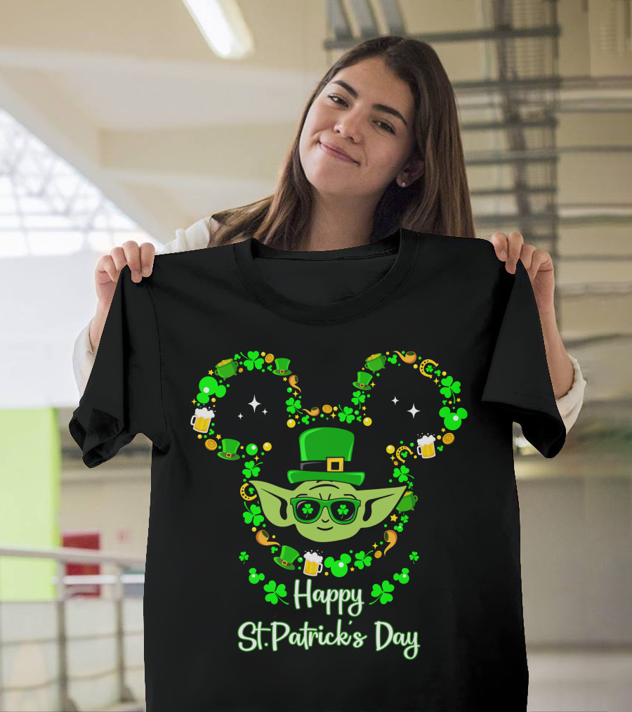 Happy St. Patrick's Day Baby Yoda With Shamrocks And Leprechaun Hat T-Shirt