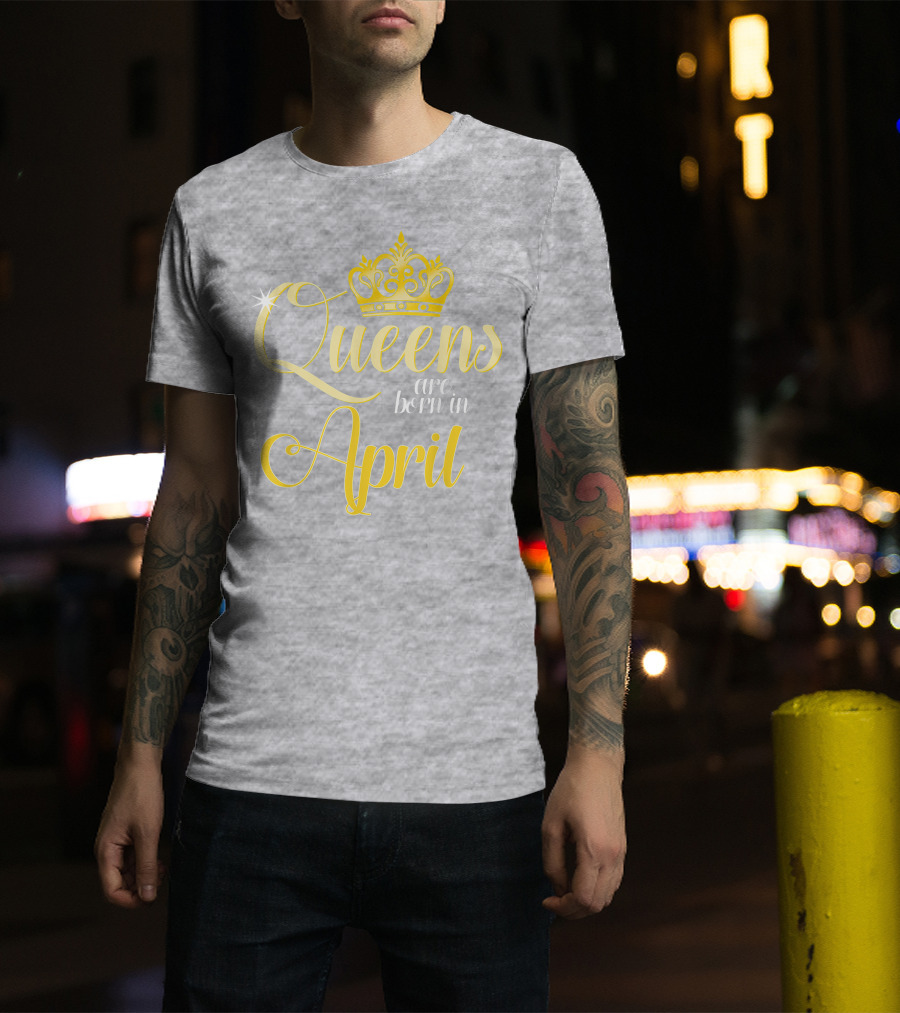 Queens Are Born In April Birthday Crown Decoration T-Shirt