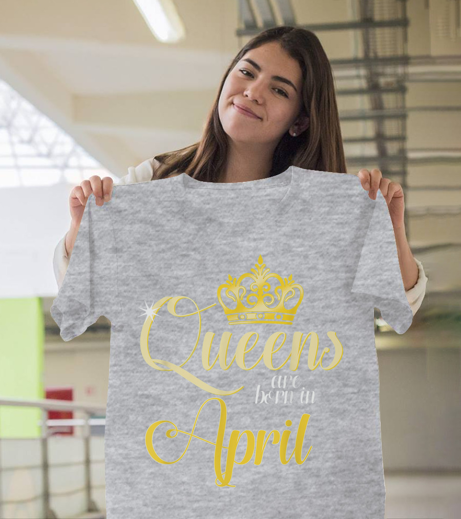 Queens Are Born In April Birthday Crown Decoration T-Shirt