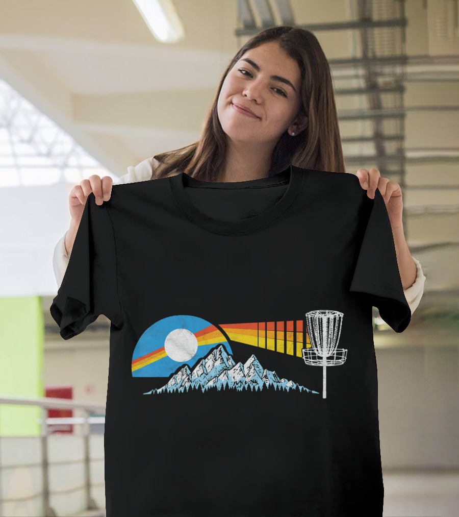 Disc Golf Distressed Mountains Sun Retro 80s Sunset T-Shirt