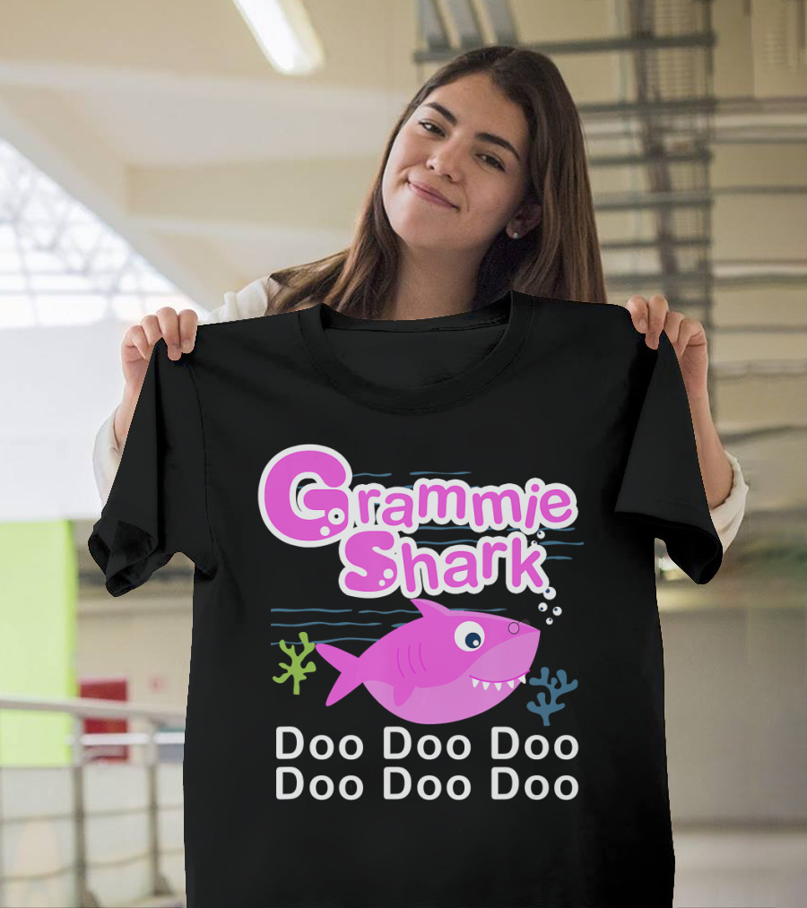 Grammie Shark Doo Doo Doo Cute Grandma Fish T-Shirt