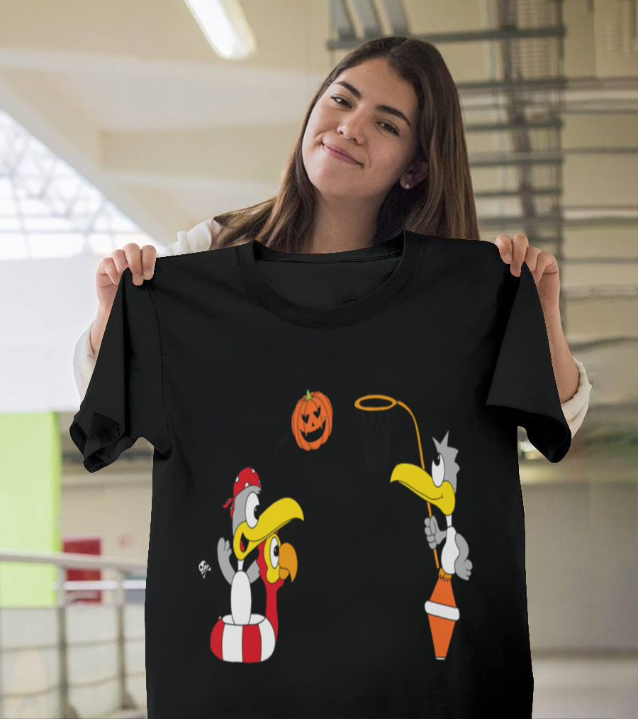 Seagulls Pirates Play Basketball with Pumpkin Halloween T-Shirt