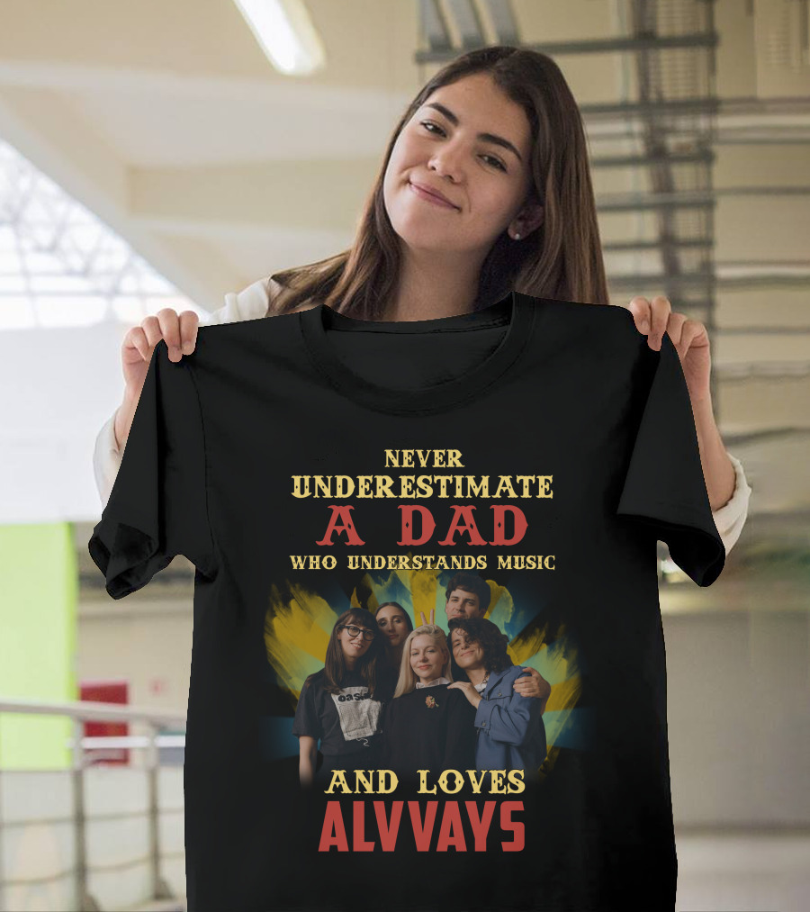 NEVER UNDERESTIMATE A DAD WHO UNDERSTANDS MUSIC AND LOVES ALVVAYS T-Shirt