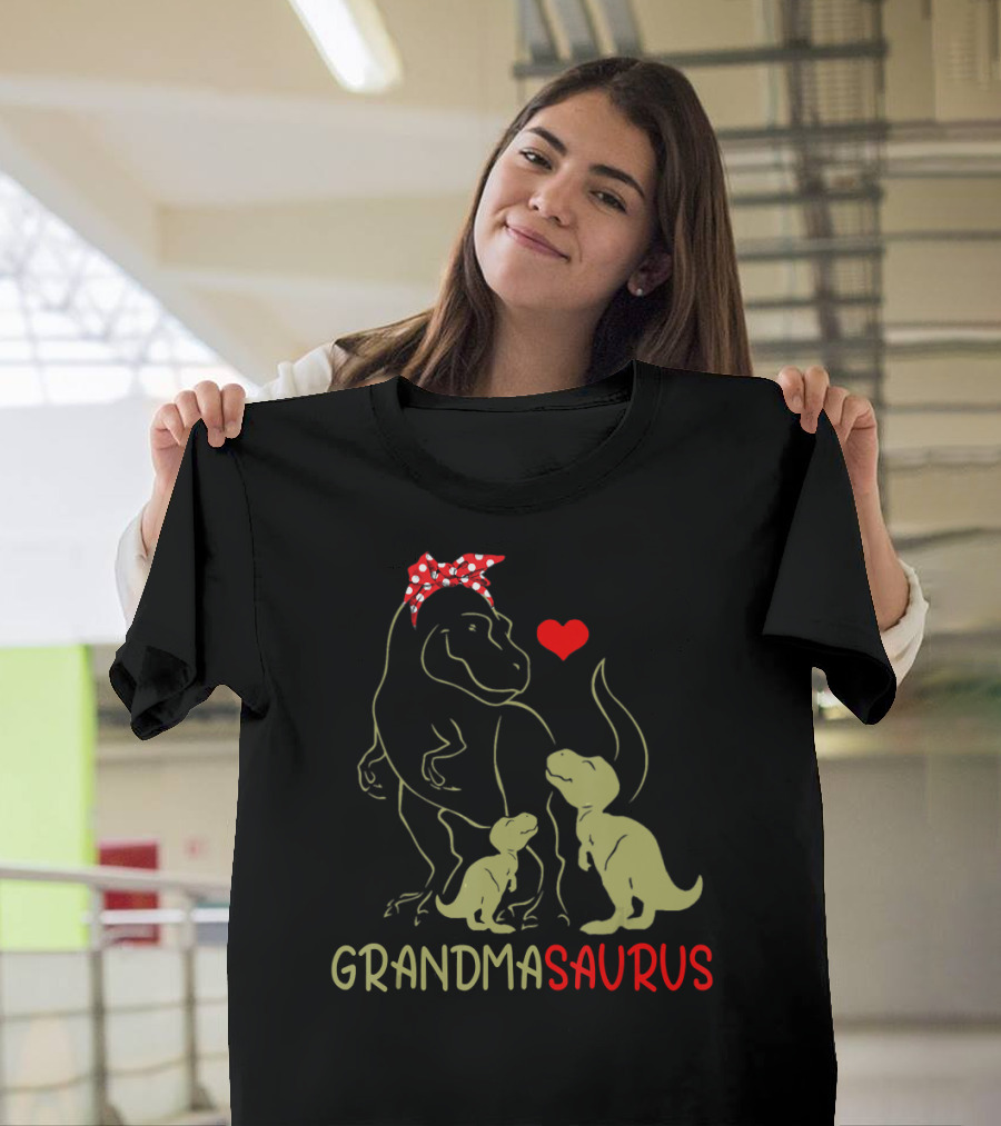 Grandmasaurus Rex Grandma Sau Heart Dinosaur Family with Red Bow T-Shirt