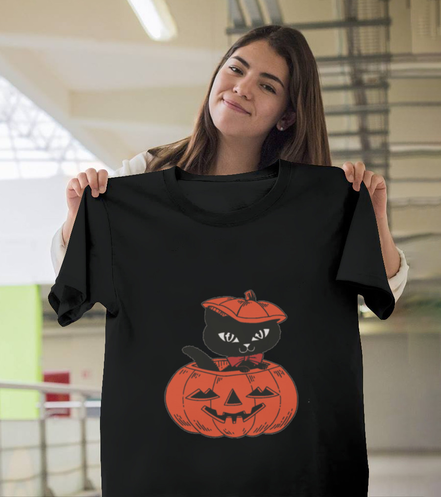 Cute Cat Inside a Pumpkin Perfect Halloween Black Cat Jack-O'-Lantern Bow Tie T-Shirt