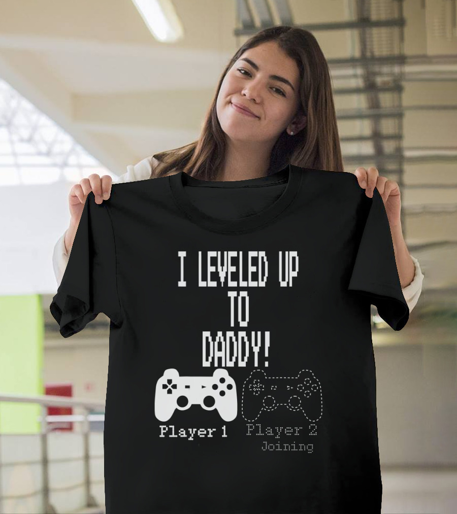 I Leveled Up to Daddy Player 1 Player 2 Joining Gamer Controller New Parent T-Shirt