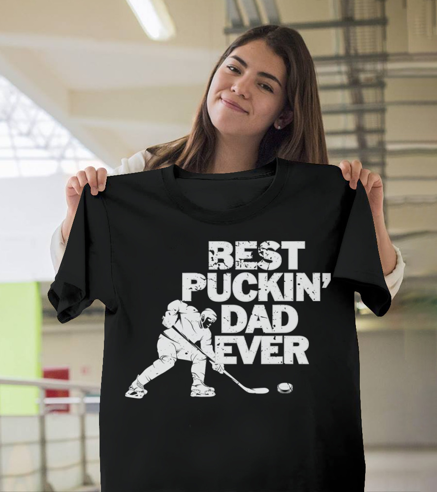 Best Puckin' Dad Ever Cool Ice Hockey Player Dad's Day T-Shirt