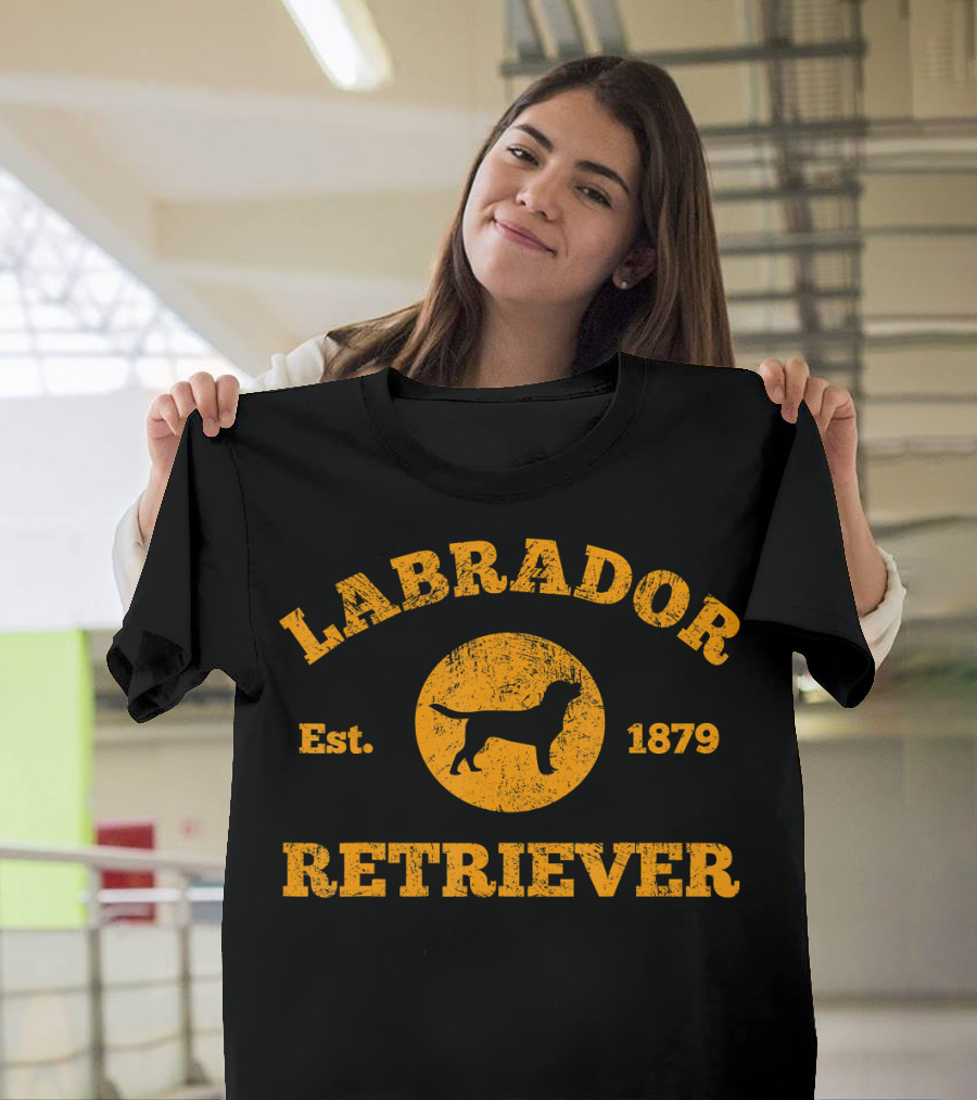 Vintage Labrador Retriever Est 1879 Labrador T-Shirt