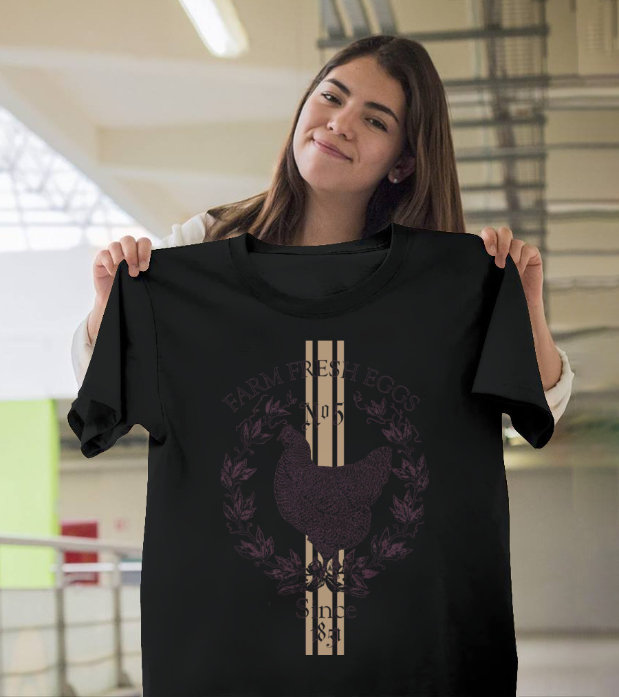 Farm Fresh Eggs No. 5 Since 1851 Vintage Style Chicken Wreath T-Shirt