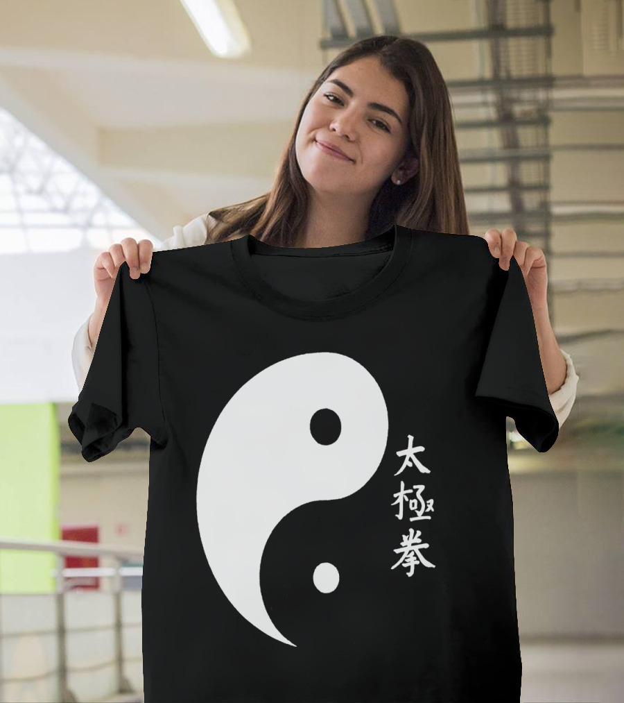 Tai Chi Yin and Yang Symbol with Chinese Calligraphy Text T-Shirt