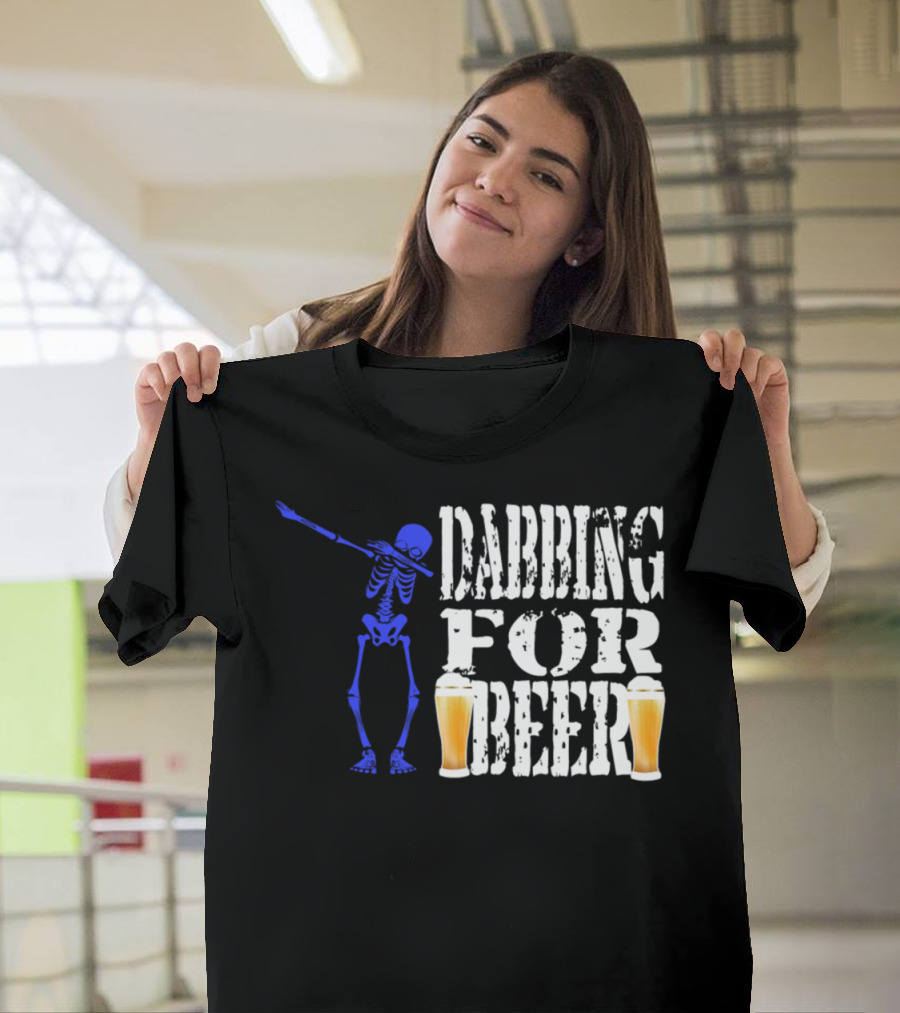 Funny Halloween Blue Skeleton Dabbing For Beer with Beer Glasses T-Shirt