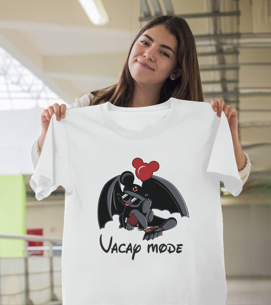 Toothless Vacay Mode T-Shirt