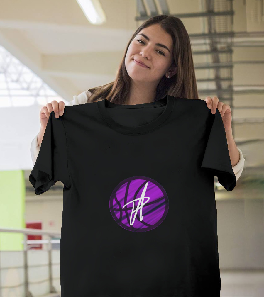 Baller Purple Basketball Icon with Textured Background T-Shirt