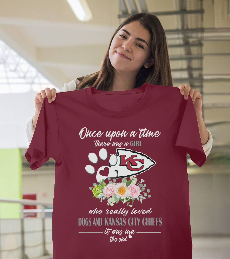 Once Upon A Time There Was A Girl Who Really Loved Dogs And Kansas City Chiefs It Was Me The End T-Shirt