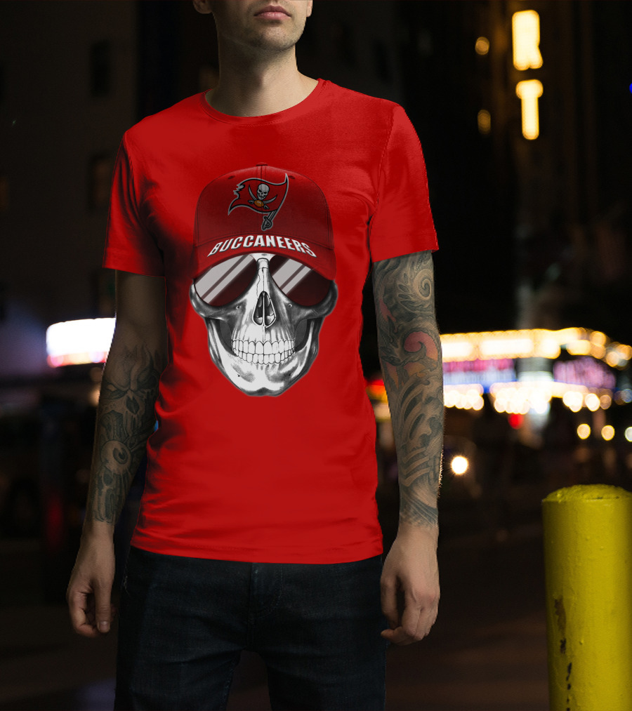 Tampa Bay Buccaneers Skull With Red Cap T-Shirt