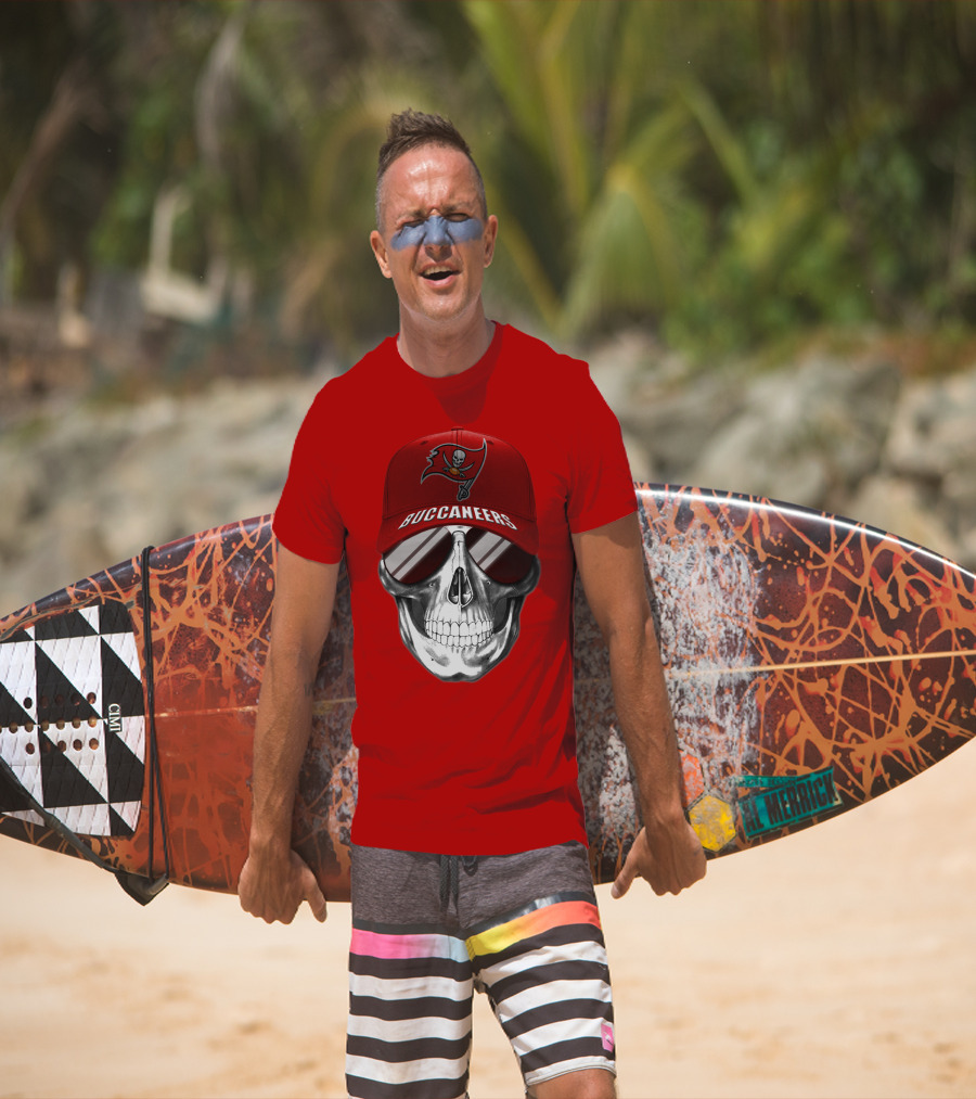 Tampa Bay Buccaneers Skull With Red Cap T-Shirt