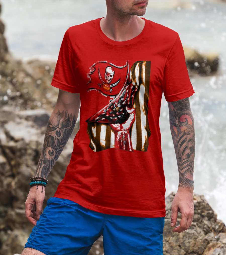 Tampa Bay Buccaneers Skull Flag And Hand With Stars And Stripes T-Shirt