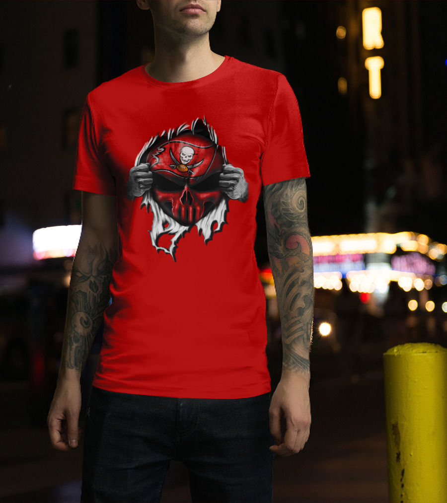 Tampa Bay Buccaneers Skull Face Peeling Back T-Shirt