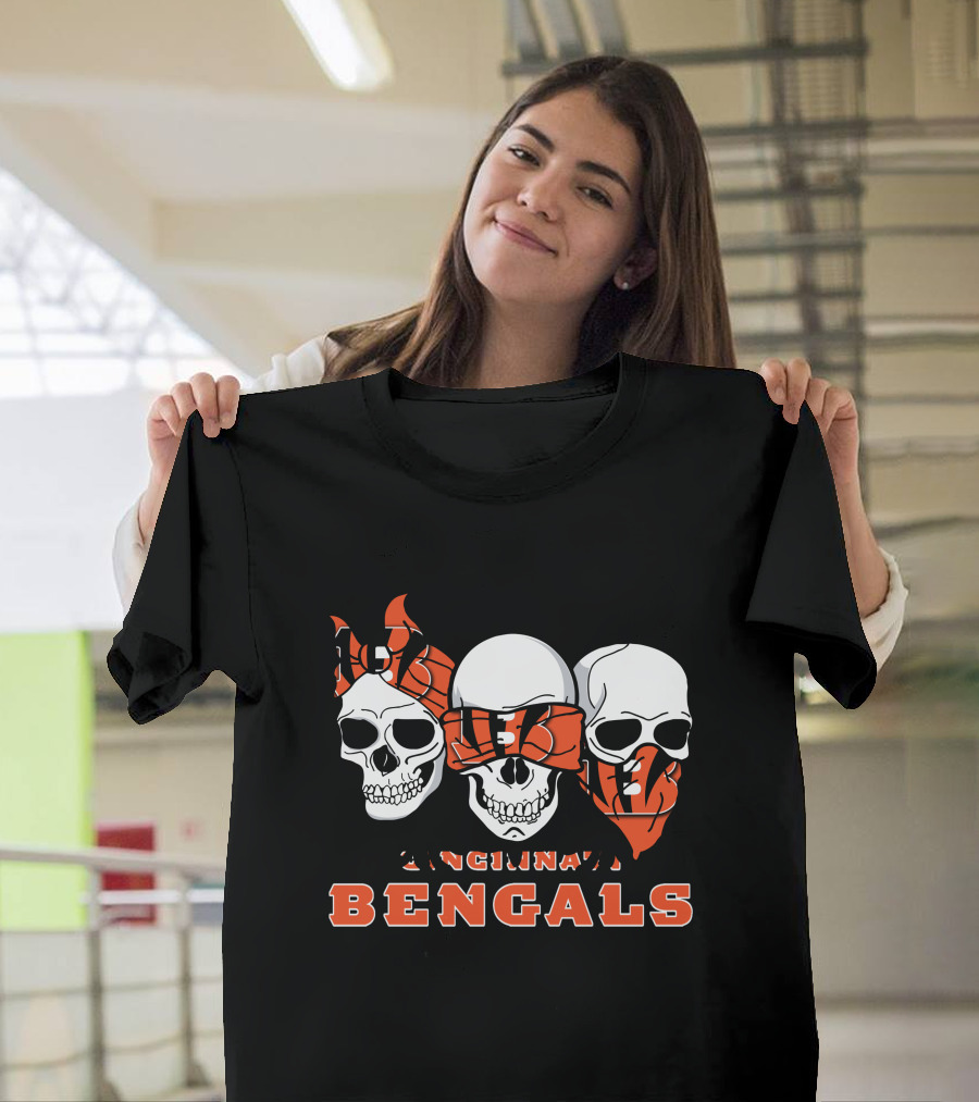 CINCINNATI BENGALS 3 Skull Bandana T-Shirt