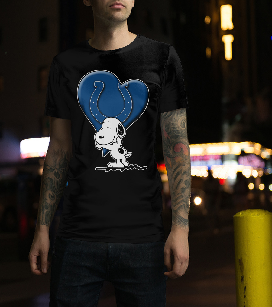 Snoopy Hugging Colts Horseshoe Heart Indianapolis Colts Snp T-Shirt