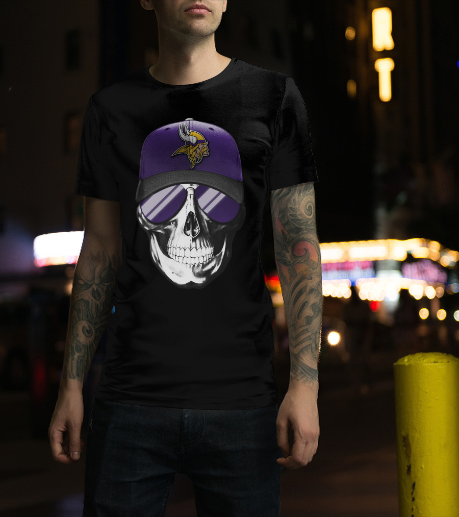 Minnesota Vikings Skull With Purple Hat T-Shirt