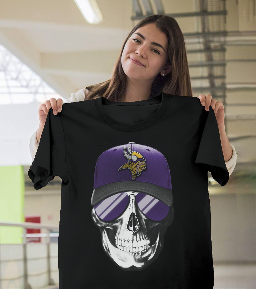 Minnesota Vikings Skull with Purple Hat T-Shirt