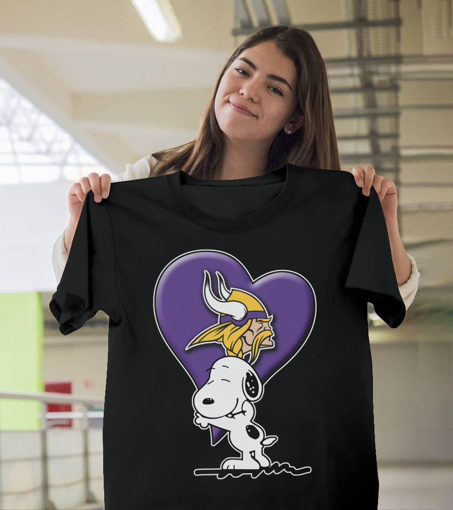 Snoopy Hugging Heart Minnesota Vikings T-Shirt