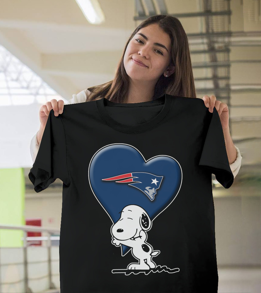 Snoopy Heart Hugging New England Patriots T-Shirt