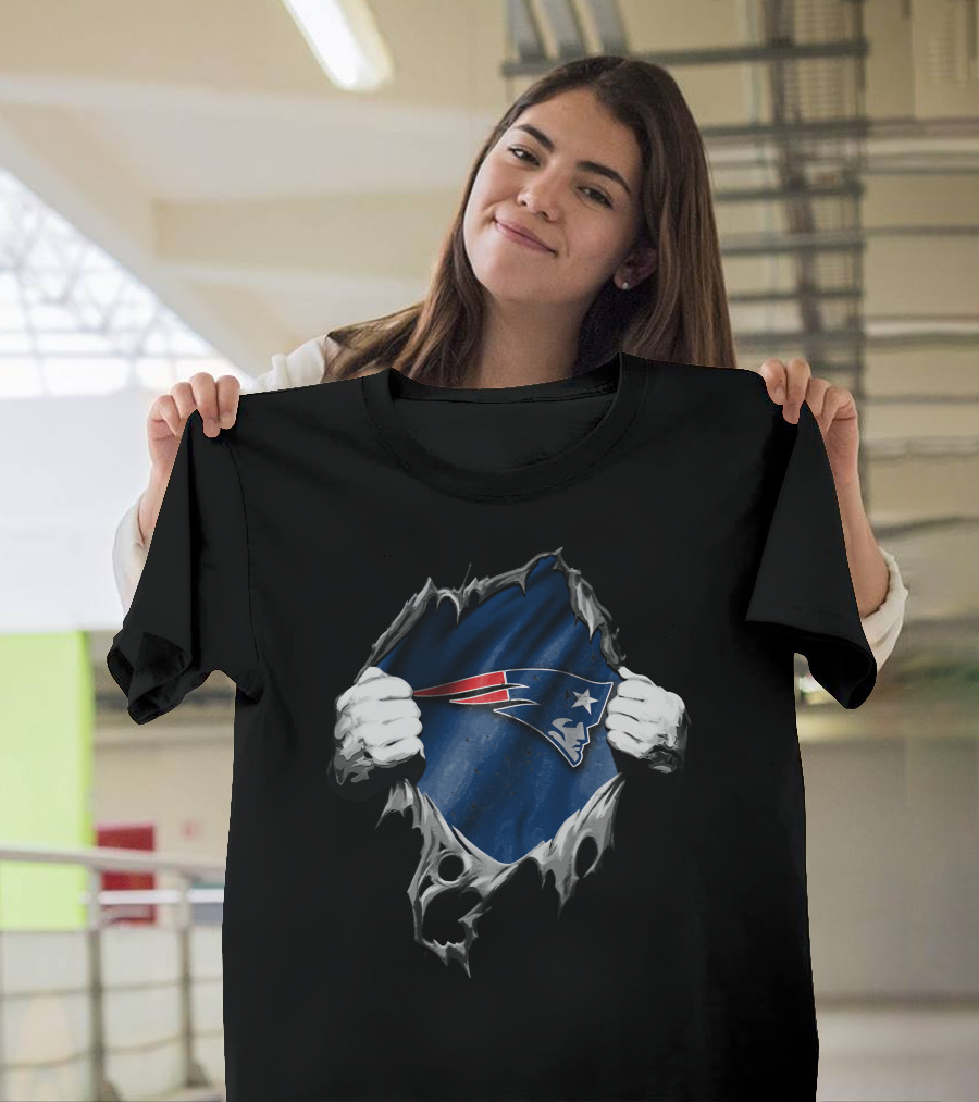 Torn New England Patriots Logo Ripped Effect T-Shirt