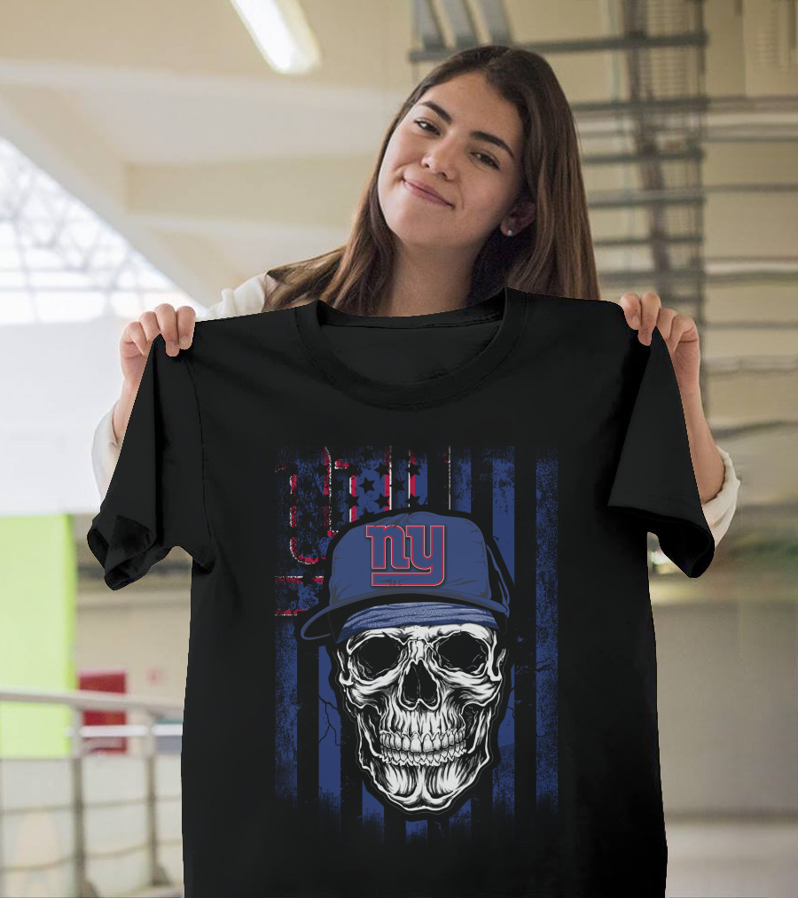 New York Giants Skull With Blue Hat And American Flag Background T-Shirt