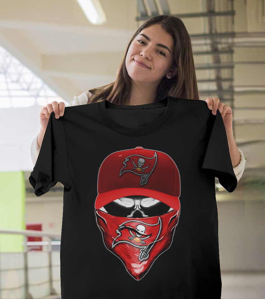 Tampa Bay Buccaneers Skull V6 Hat And Bandana T-Shirt