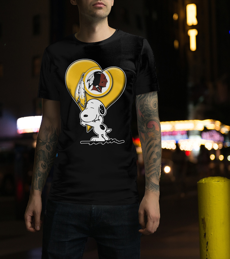 Snoopy Hugging Heart Washington Redskins T-Shirt