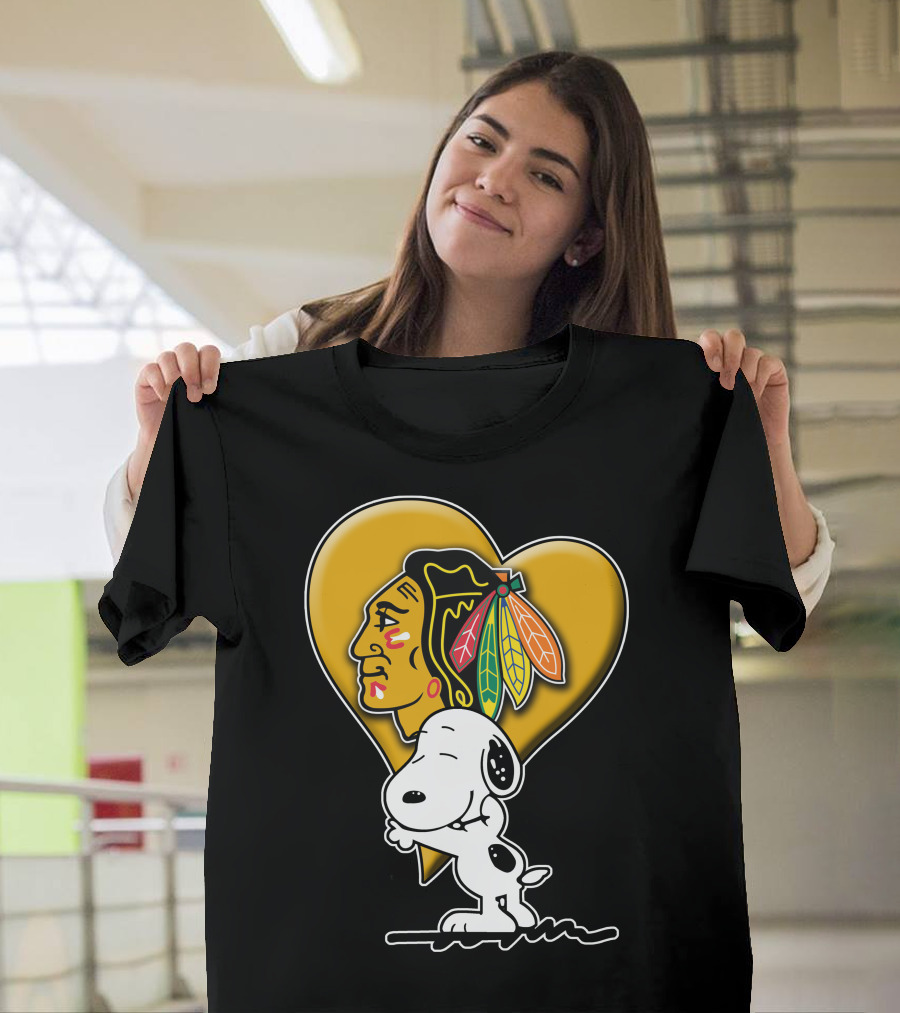 Snoopy Hugging Chicago Blackhawks Heart T-Shirt