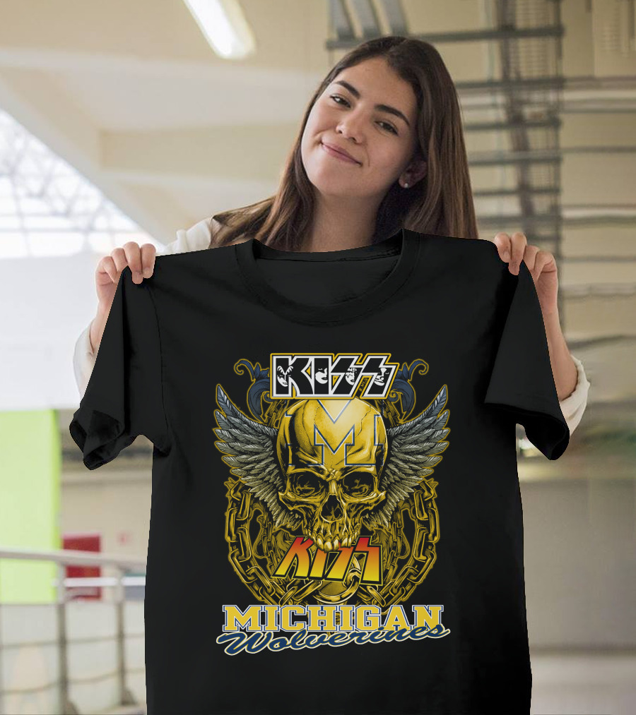 Kiss Michigan Wolverines Skull With Wings And Chains T-Shirt