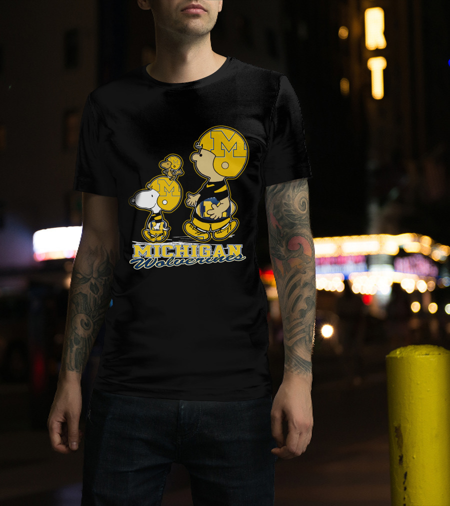 Snpfootball Michigan Wolverines Peanuts Characters Charlie Brown Snoopy Woodstock T-Shirt