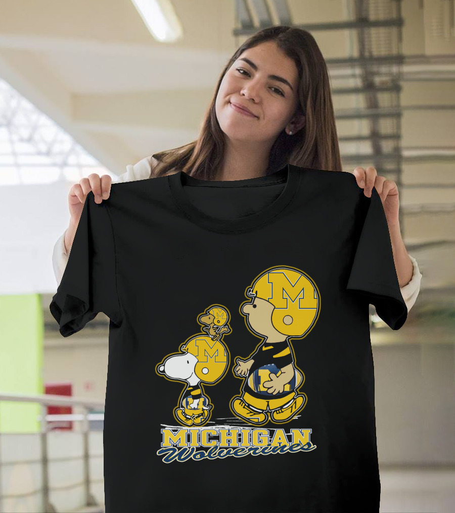Snpfootball Michigan Wolverines Peanuts Characters Charlie Brown Snoopy Woodstock T-Shirt