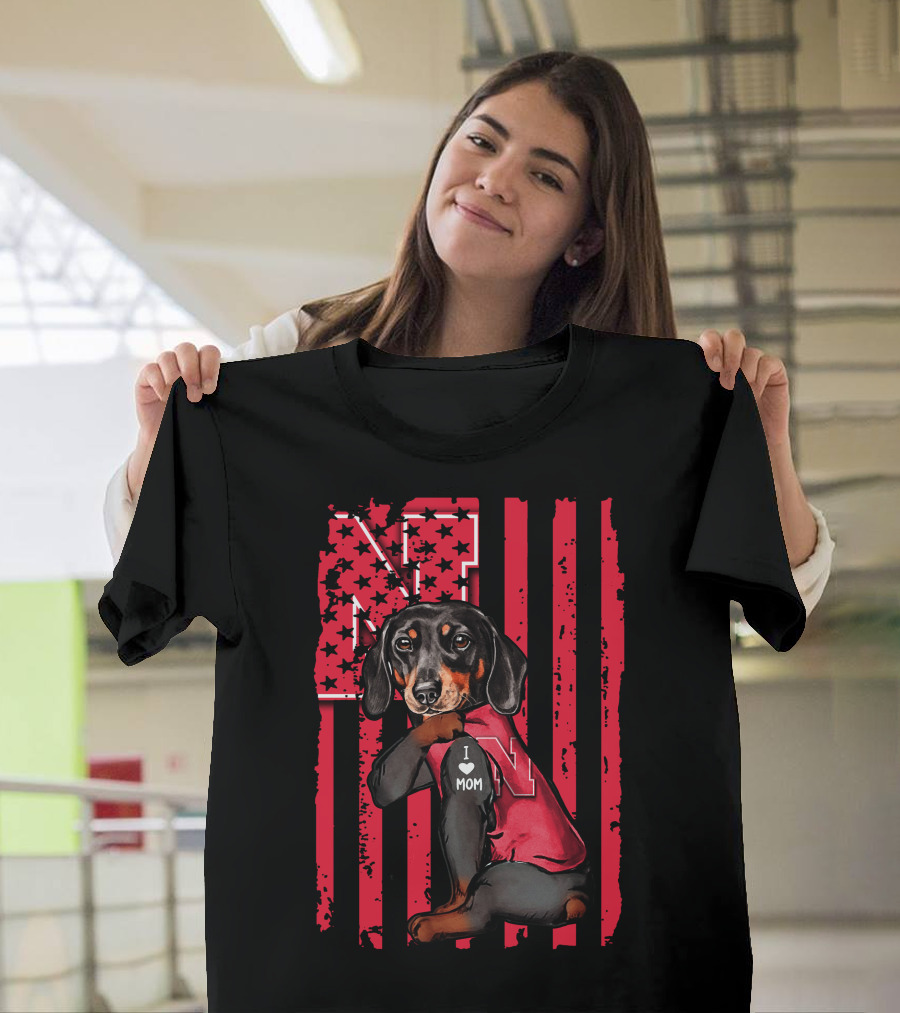 Dachshund I Love Mom Nebraska Cornhuskers USA Flag T-Shirt
