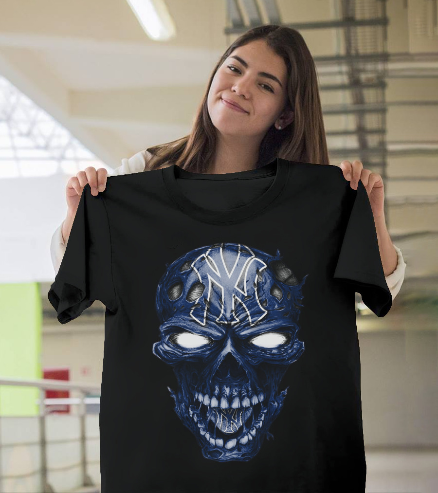 Skull New York Yankees Emblem with Grinning T-Shirt