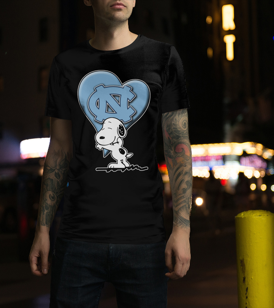 Snoopy Hugging North Carolina Tar Heels Logo Heart T-Shirt