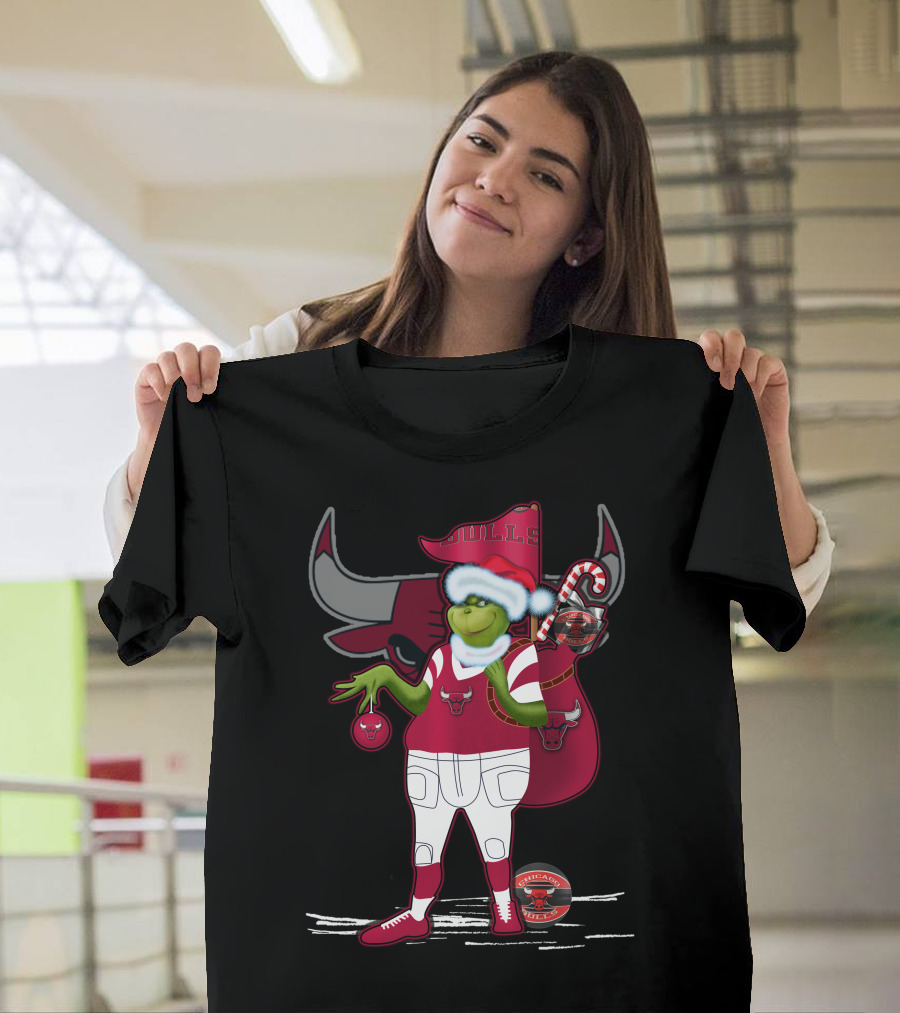 Grinchxmas Chicago Bulls Holiday Character With Santa Hat And Candy Cane T-Shirt
