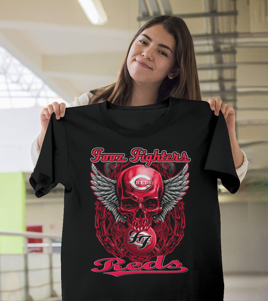 Fooz Fighters Reds Skull With Wings And Chains T-Shirt