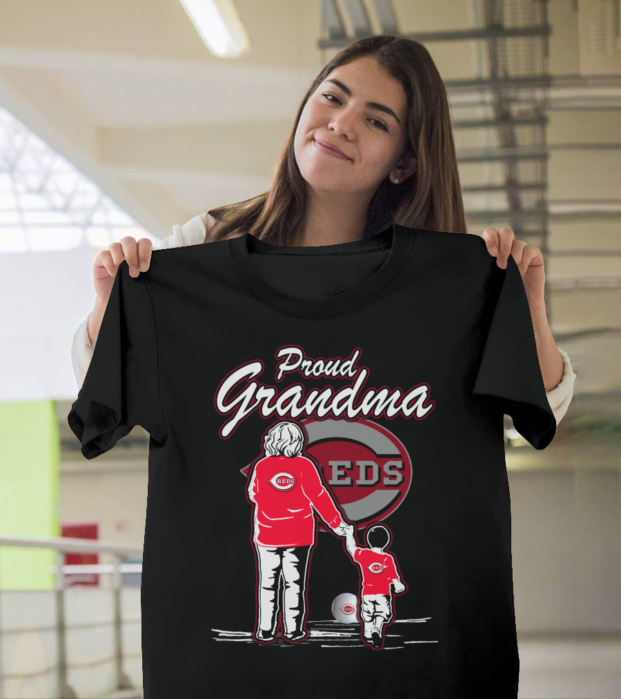 Proud Grandma Cincinnati Reds Family Baseball Fans T-Shirt