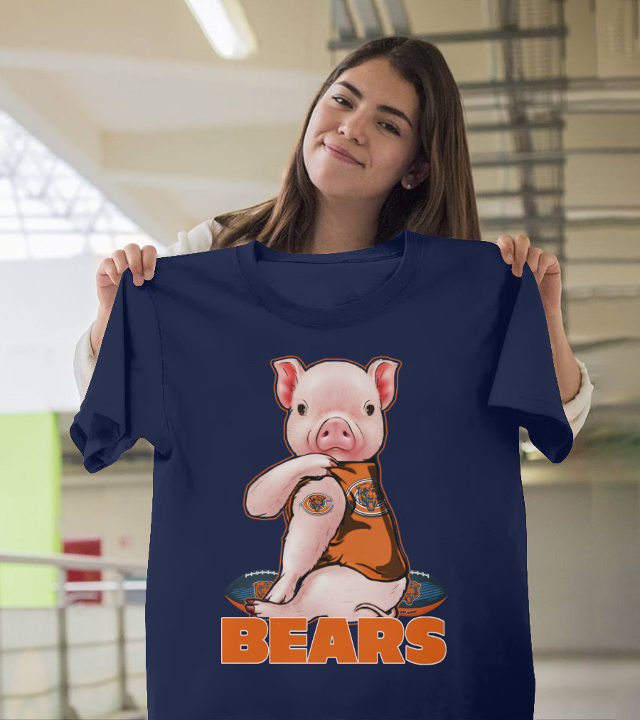 Pig In Chicago Bears Jersey With Football And Logo BEARS T-Shirt