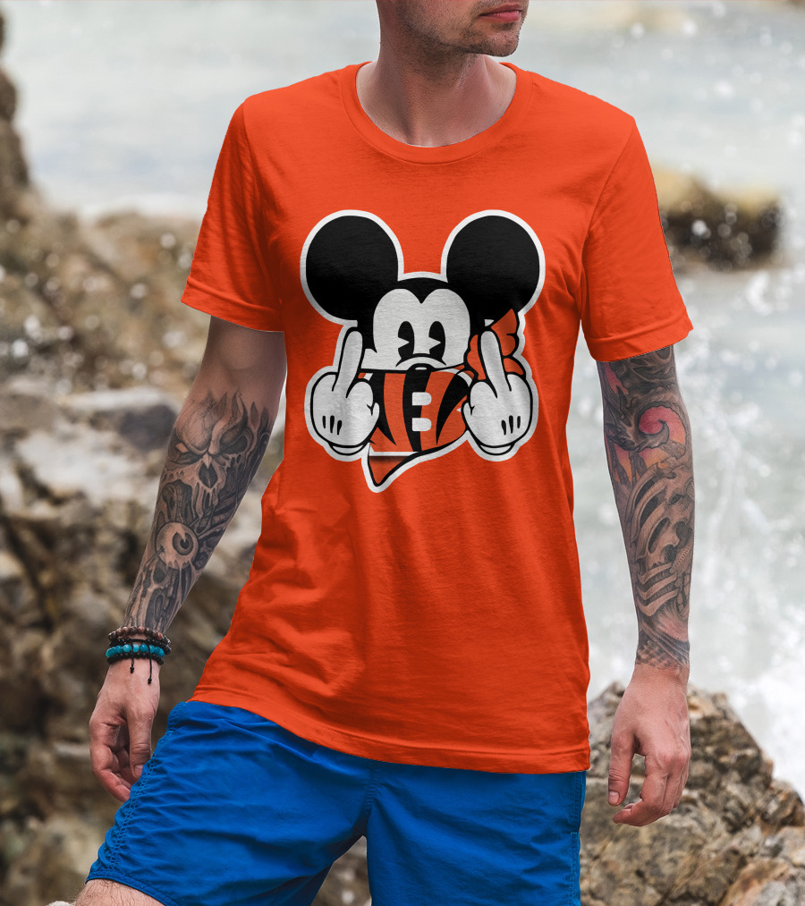 Cincinnati Bengals 29 Mickey Mouse Football Fan Gesture T-Shirt