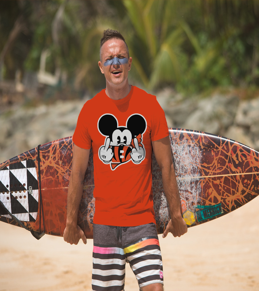 Cincinnati Bengals 29 Mickey Mouse Football Fan Gesture T-Shirt