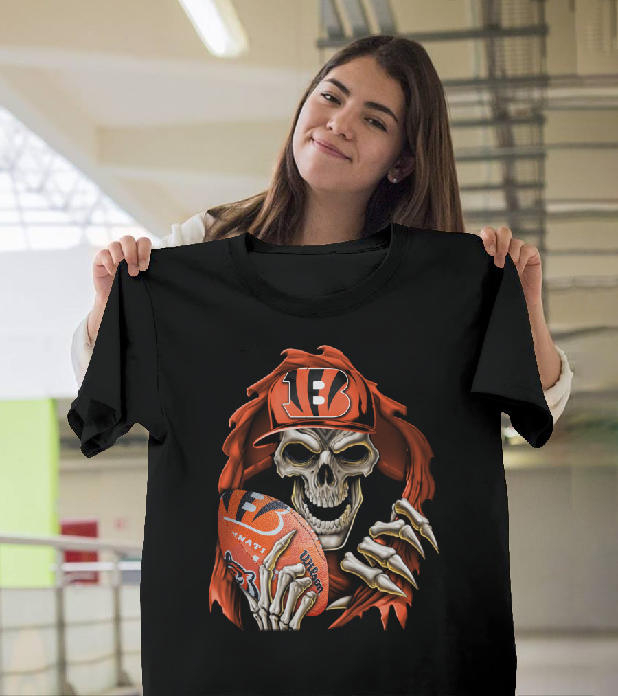 Skullbong Cincinnati Bengals Skeleton Holding Wilson Football With Team Logo In Hat And Cape T-Shirt