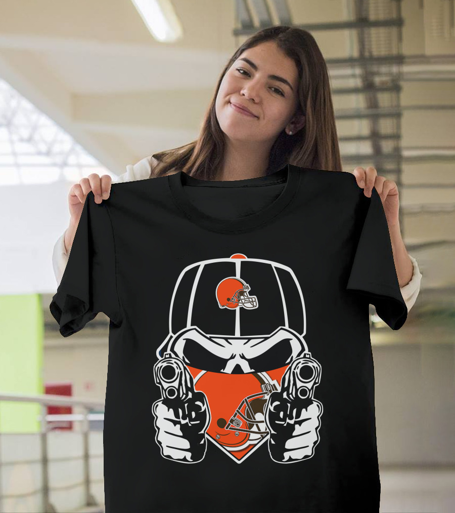 Cleveland Browns Helmet And Dual Pistols T-Shirt