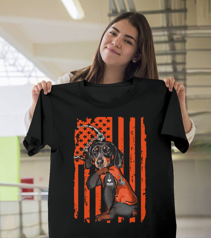 CLEVELAND BROWNS Dachshund I Love Mom Football Fan Flag T-Shirt
