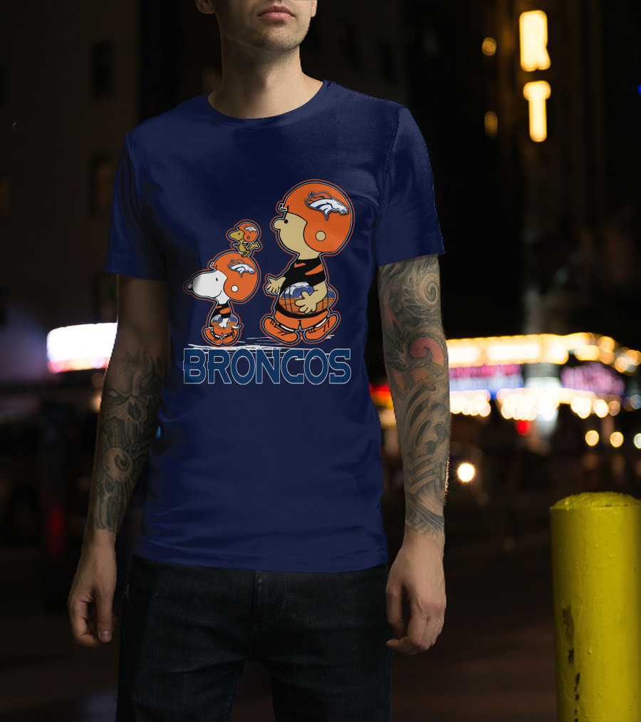 Snpfootball Denver Broncos Peanuts Characters Helmet T-Shirt