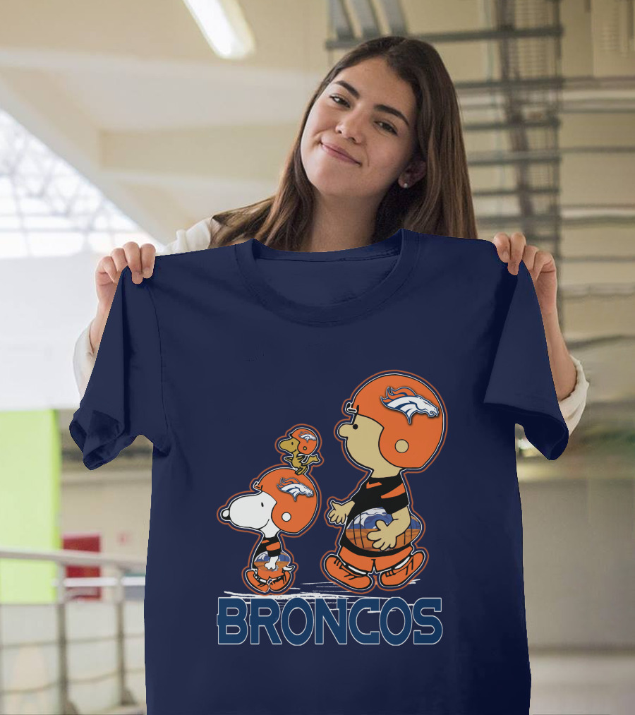 Snpfootball Denver Broncos Peanuts Characters Helmet T-Shirt